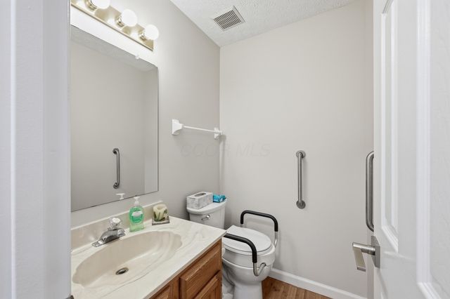573 Courtland Lane, Pickerington, OH 43147
