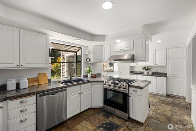 1115 N 30th Street, Renton, WA 98056