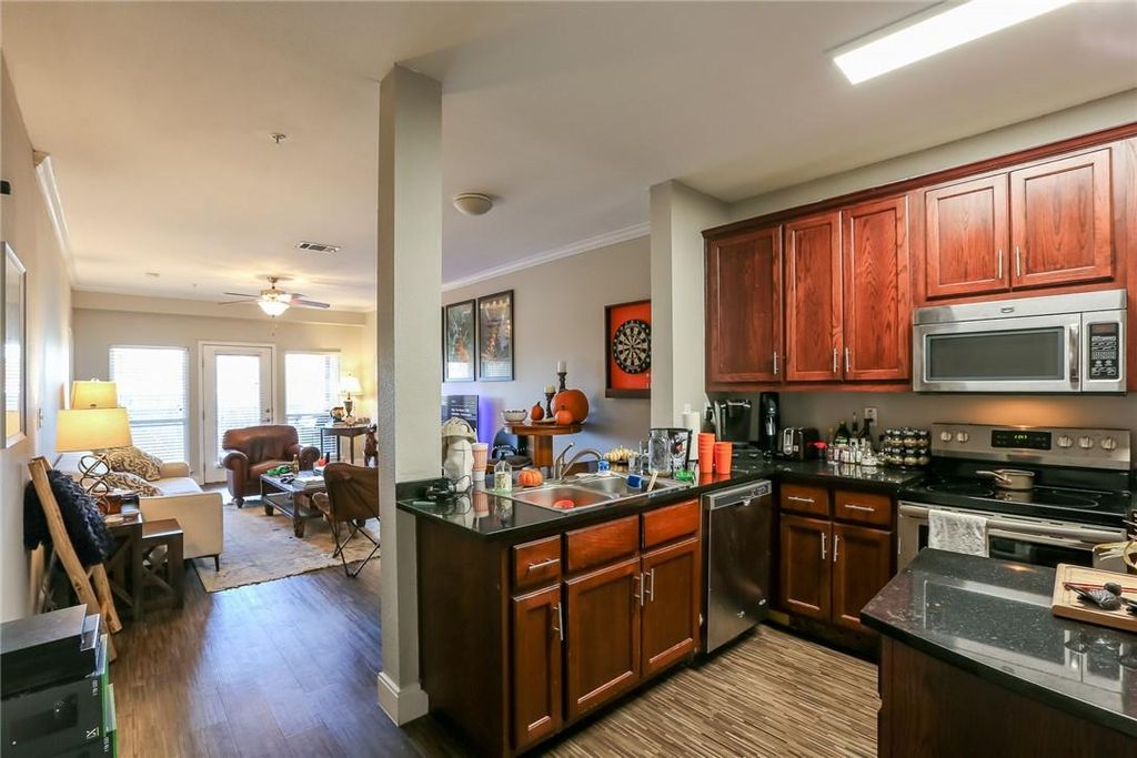 910 W 25th ST 204, Austin, TX 78705