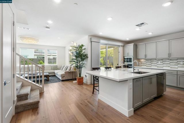6274 Carousel Ave, Tracy, CA 95377