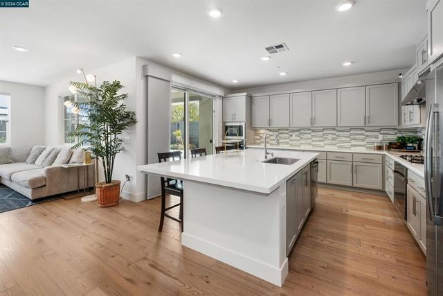 6274 Carousel Ave, Tracy, CA 95377