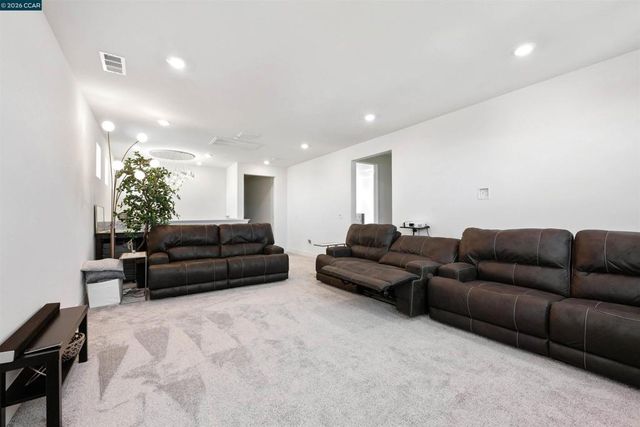 6274 Carousel Ave, Tracy, CA 95377