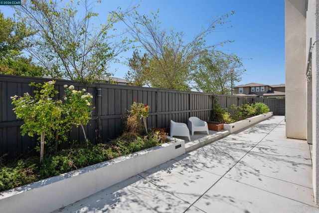 6274 Carousel Ave, Tracy, CA 95377