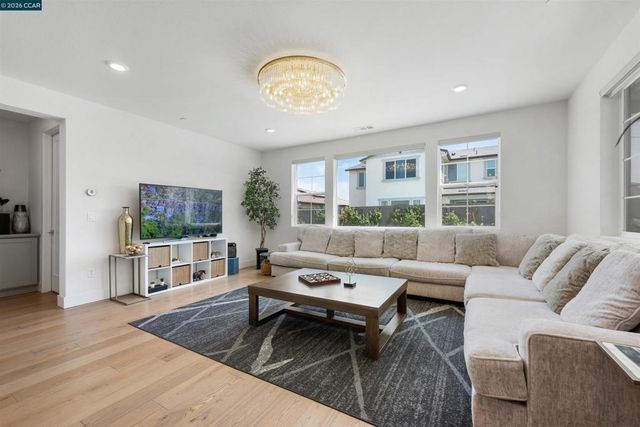 6274 Carousel Ave, Tracy, CA 95377