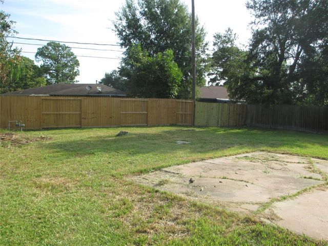 500 Harold Lane, Baytown, TX 77521