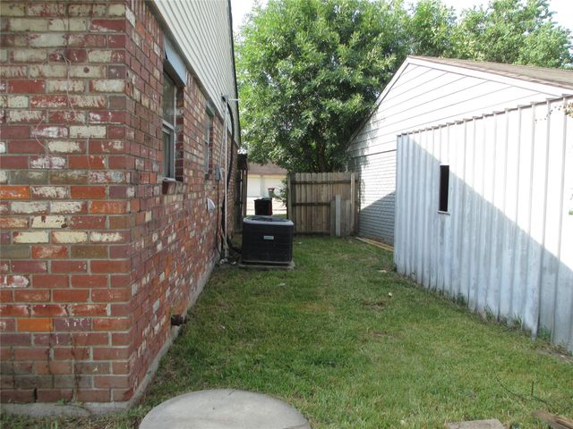 500 Harold Lane, Baytown, TX 77521