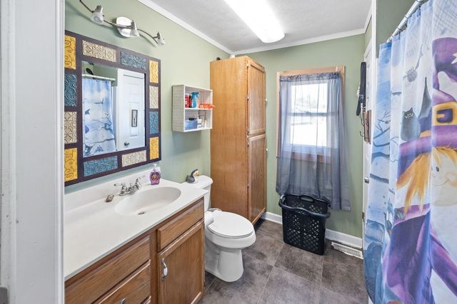6184 Dewey Carr Rd, Bethpage, TN 37022