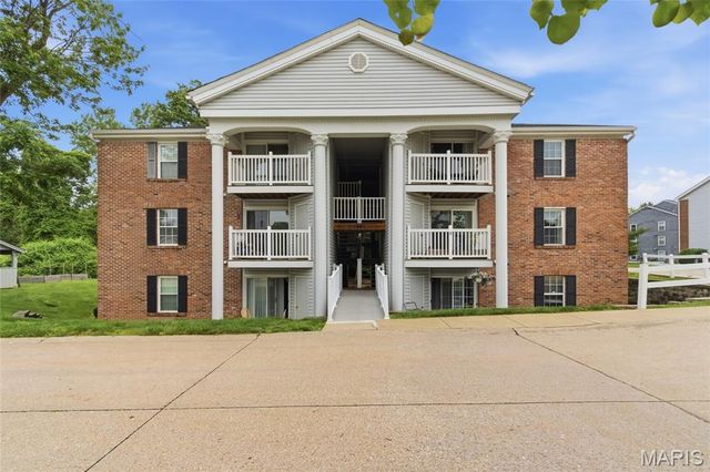1961 Marine Terrace Drive I, St Louis, MO 63146