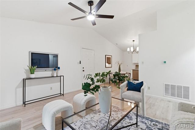 1961 Marine Terrace Drive I, St Louis, MO 63146