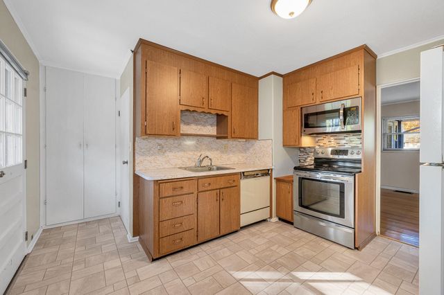 2 Severance Street, Derry, NH 03038