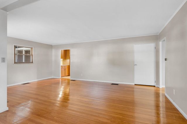 2 Severance Street, Derry, NH 03038