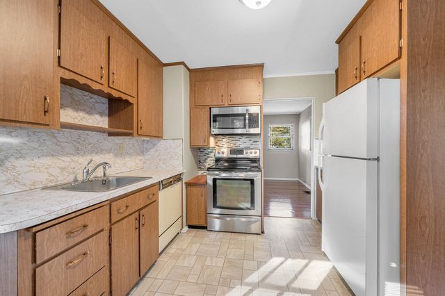 2 Severance Street, Derry, NH 03038