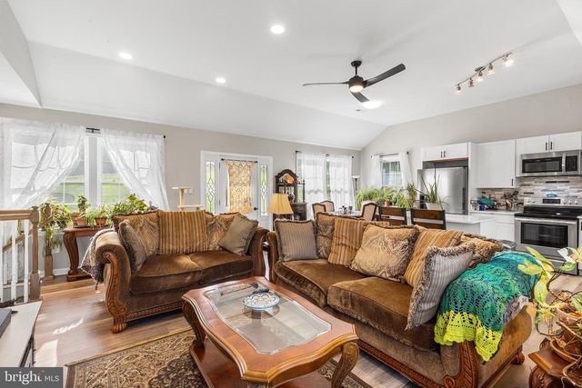 970 GRAVEL PIKE, Schwenksville, PA 19473