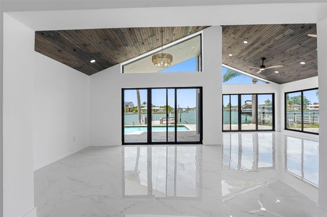 520 115TH AVENUE, Treasure Island, FL 33706