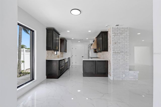 520 115TH AVENUE, Treasure Island, FL 33706