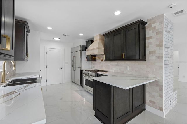 520 115TH AVENUE, Treasure Island, FL 33706