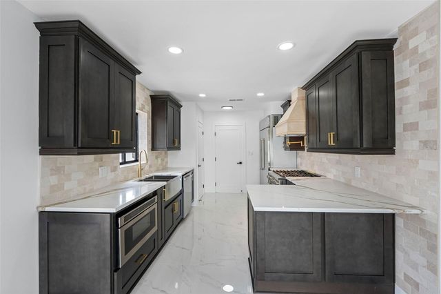 520 115TH AVENUE, Treasure Island, FL 33706