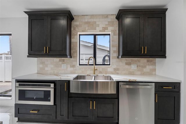 520 115TH AVENUE, Treasure Island, FL 33706