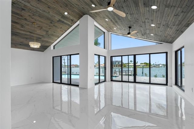 520 115TH AVENUE, Treasure Island, FL 33706