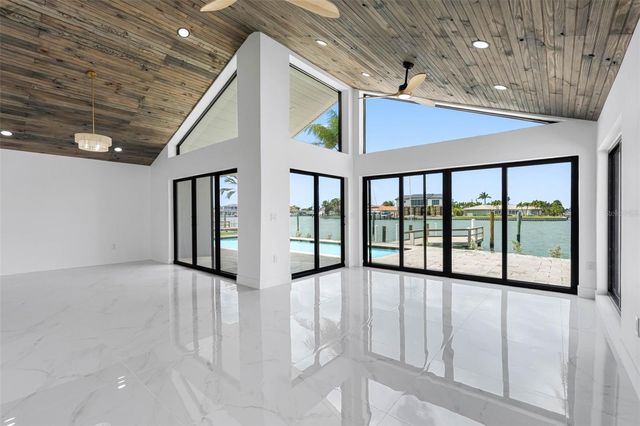 520 115TH AVENUE, Treasure Island, FL 33706