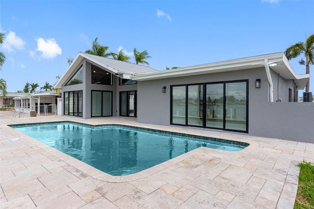 520 115TH AVENUE, Treasure Island, FL 33706