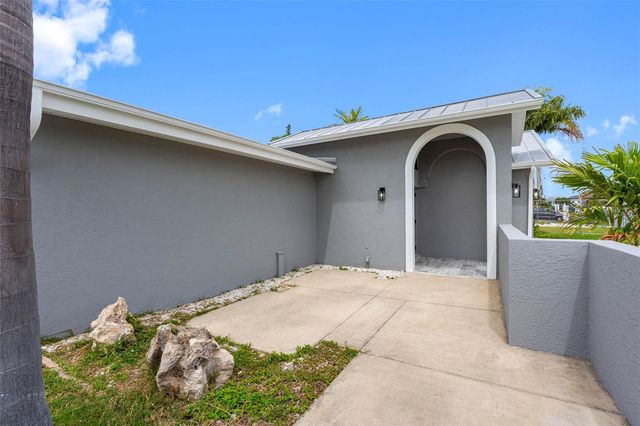 520 115TH AVENUE, Treasure Island, FL 33706