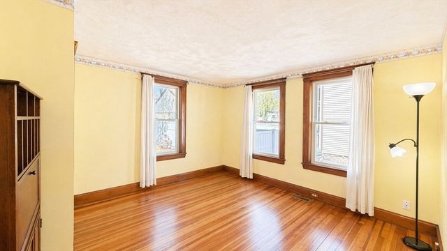 86 Howard St 1, Waltham, MA 02451