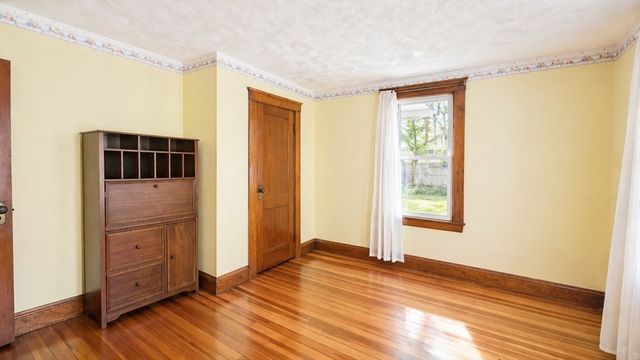 86 Howard St 1, Waltham, MA 02451