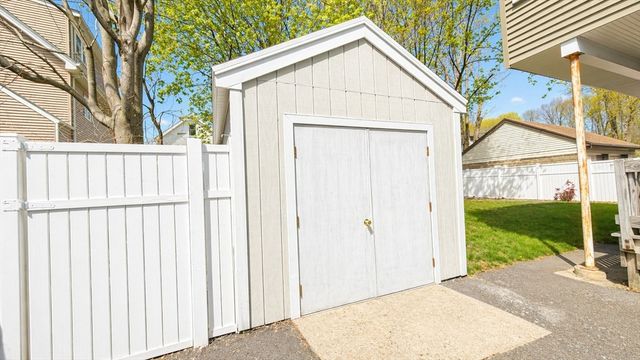 86 Howard St 1, Waltham, MA 02451