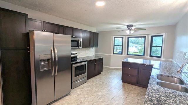9909 E 76th Terrace, Raytown, MO 64138