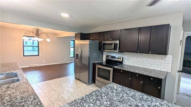 9909 E 76th Terrace, Raytown, MO 64138