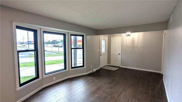 9909 E 76th Terrace, Raytown, MO 64138