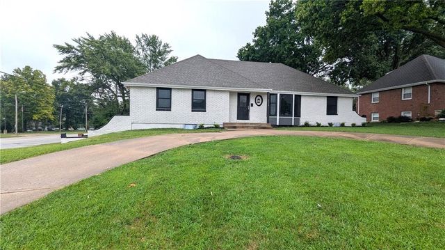 9909 E 76th Terrace, Raytown, MO 64138
