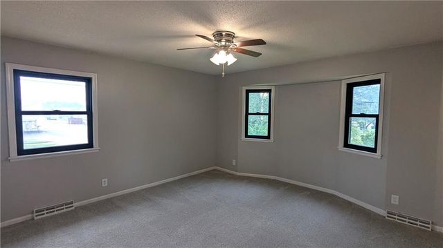 9909 E 76th Terrace, Raytown, MO 64138