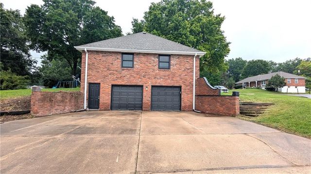 9909 E 76th Terrace, Raytown, MO 64138