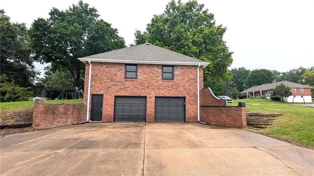 9909 E 76th Terrace, Raytown, MO 64138