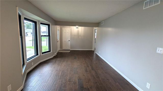 9909 E 76th Terrace, Raytown, MO 64138