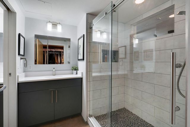 225 9th Street E 107, Saint Paul, MN 55101