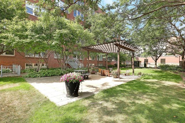225 9th Street E 107, Saint Paul, MN 55101