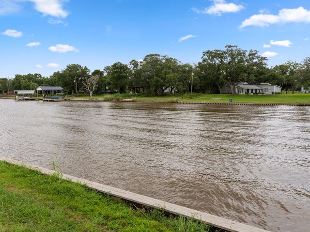 7 County Road 291 Road, Sargent, TX 77414