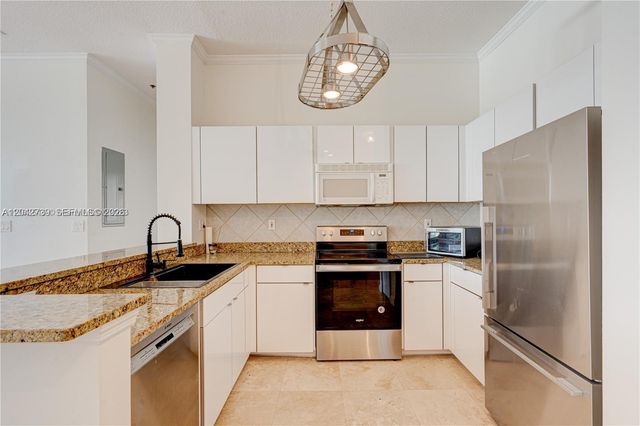 2665 SW 37th Avenue 101, Miami, FL 33133