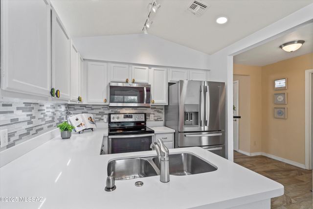 8573 S Masthead Drive, Tucson, AZ 85756