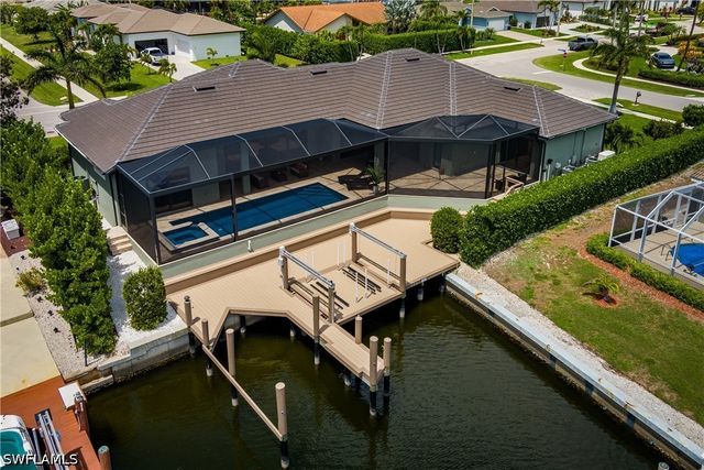 1517 Buccaneer CT, Marco Island, FL 34145