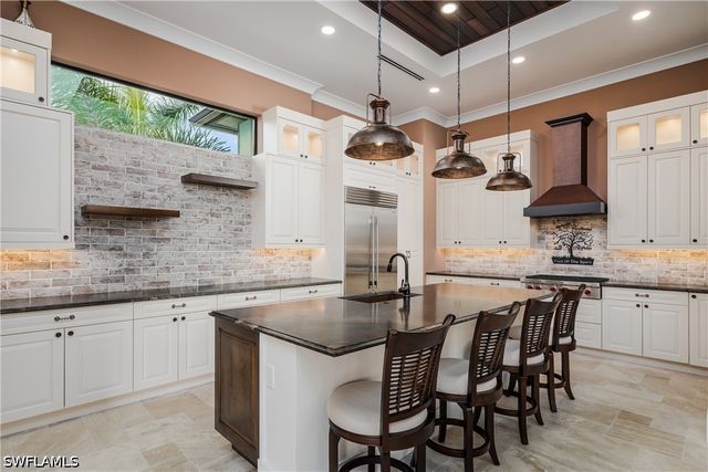1517 Buccaneer CT, Marco Island, FL 34145