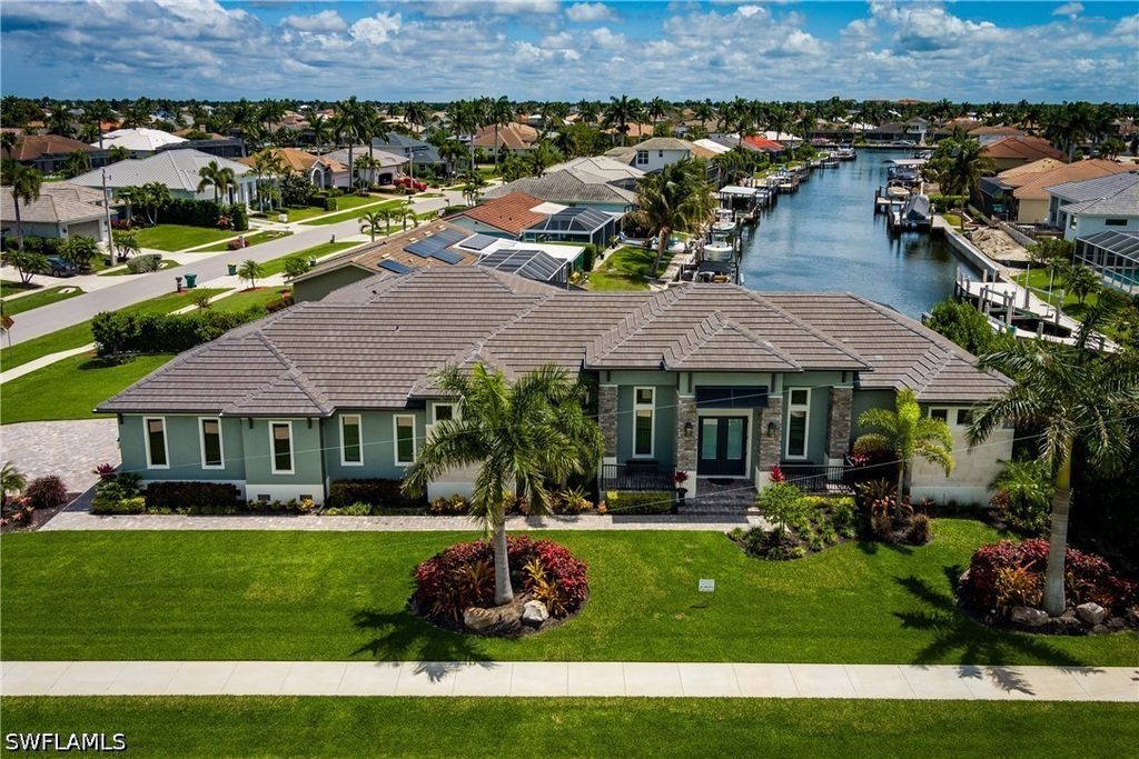 1517 Buccaneer CT, Marco Island, FL 34145