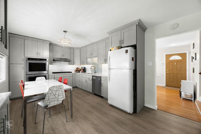 4704 W 99th Street, Oak Lawn, IL 60453