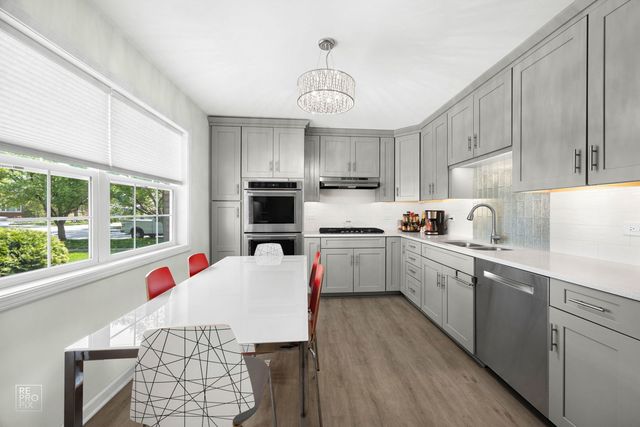 4704 W 99th Street, Oak Lawn, IL 60453
