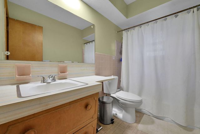 5650 N Meadows Boulevard, Columbus, OH 43229