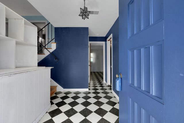 5650 N Meadows Boulevard, Columbus, OH 43229