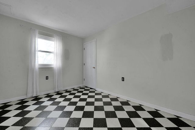 5650 N Meadows Boulevard, Columbus, OH 43229